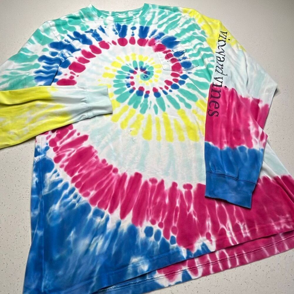 Vineyard Vines Tie Dye Long Sleeve Pocket T Shirt Mens Medium Whale Logo Graphic